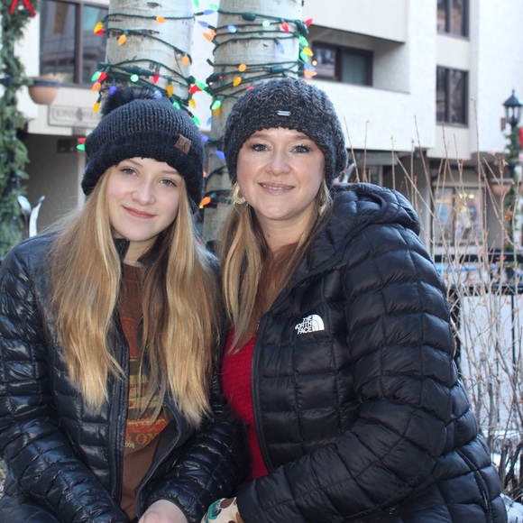 Meet your Poshers, Olivia and Rhiannon - Picture 3 of 4